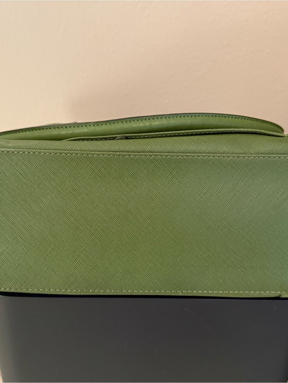 Tumi Green Tote with Tortoiseshell Tag, lots of pockets and laptop holder - Picture 11 of 13